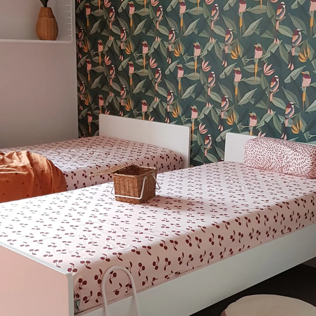 Bladeren behang met vogels voor babykamers of kinderkamers