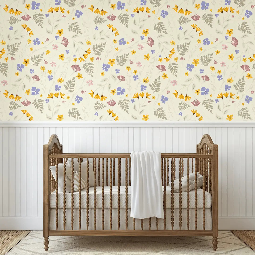 Bloemenbehang babykamer