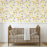 Bloemenbehang babykamer