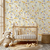 bloemen behang in babykamer