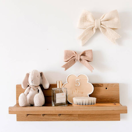 Strikken wandhanger van vilt voor babykamer en kinderkamer