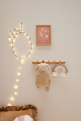 Citroen lamp studio vraco. Gemaakt van staaldraad met een zilveren lichtsnoer. Een mooie lamp voor in de meisjes of jongens kinderkamer.