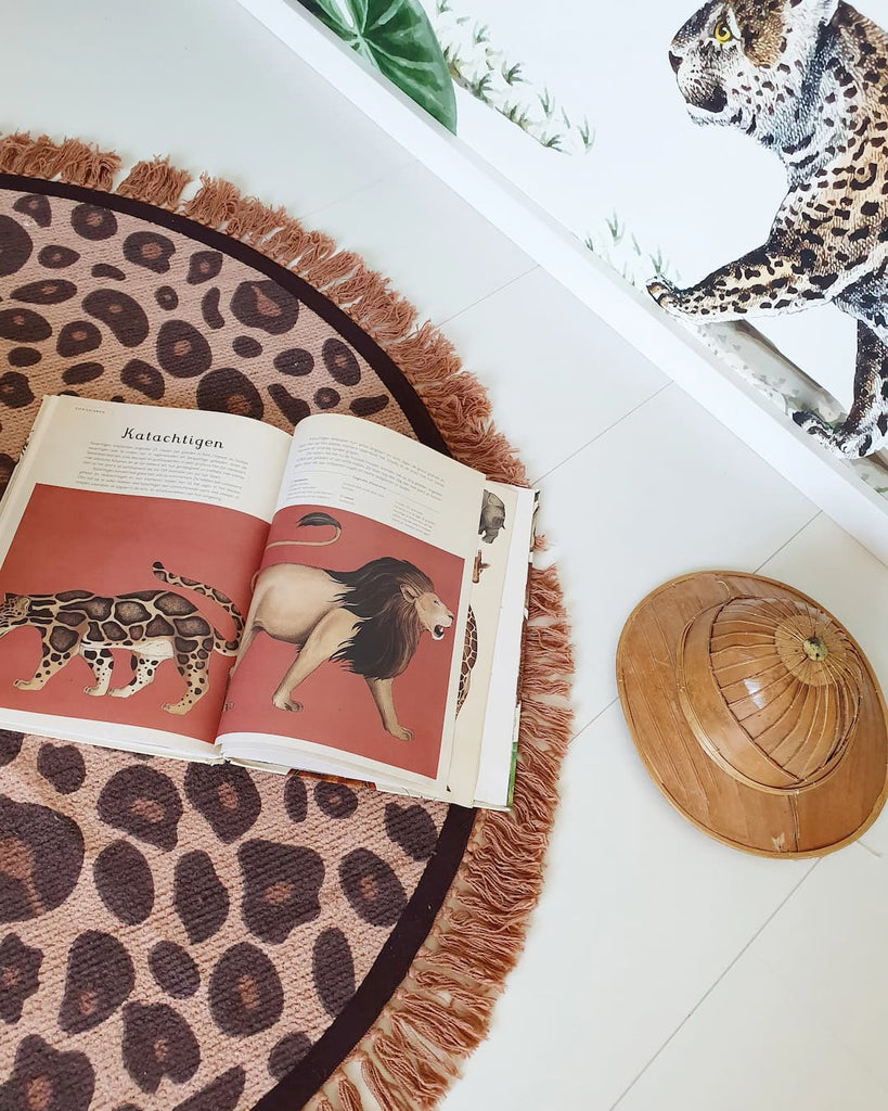 Rond vloerkleed van Tapis Petit met luipaard print