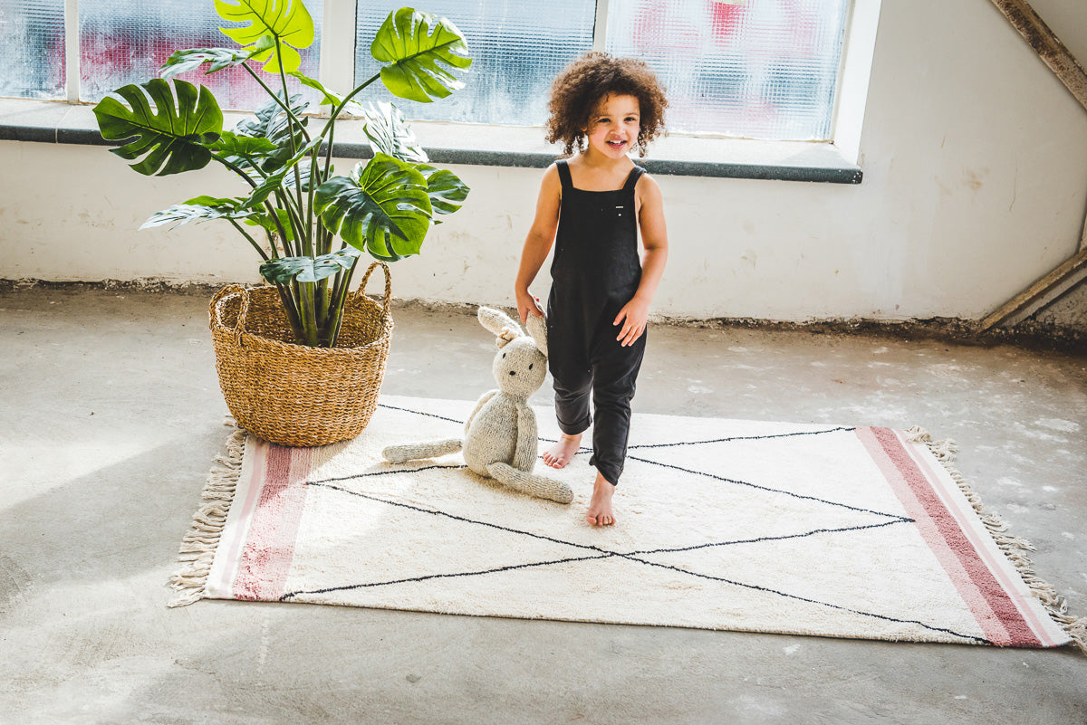 Tapis Petit Vloerkleed Etnic Pink met ruit en roze bies