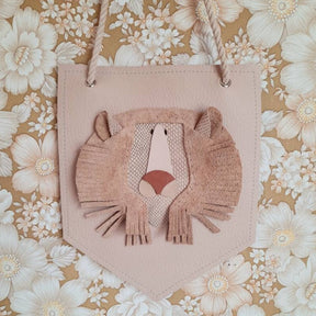 Muurhanger met leeuwenkop van Atelier Ovive